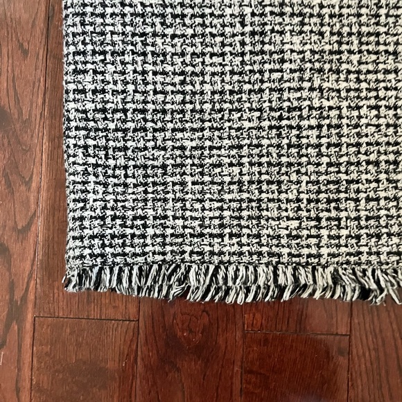 Olsen Europe black and white woven skirt - size 12 - Picture 4 of 6